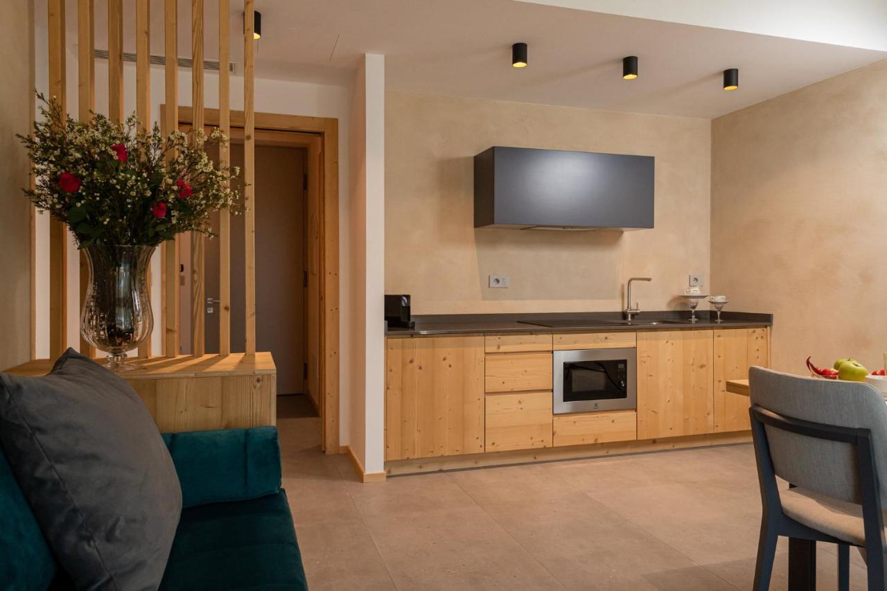 Shiloh Private Luxury Apartments Костермано Екстериор снимка